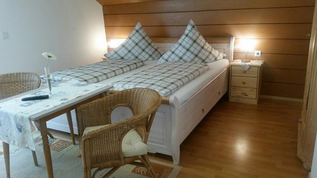 Hotel-Pension Haus Hubertus Weigendorf الغرفة الصورة
