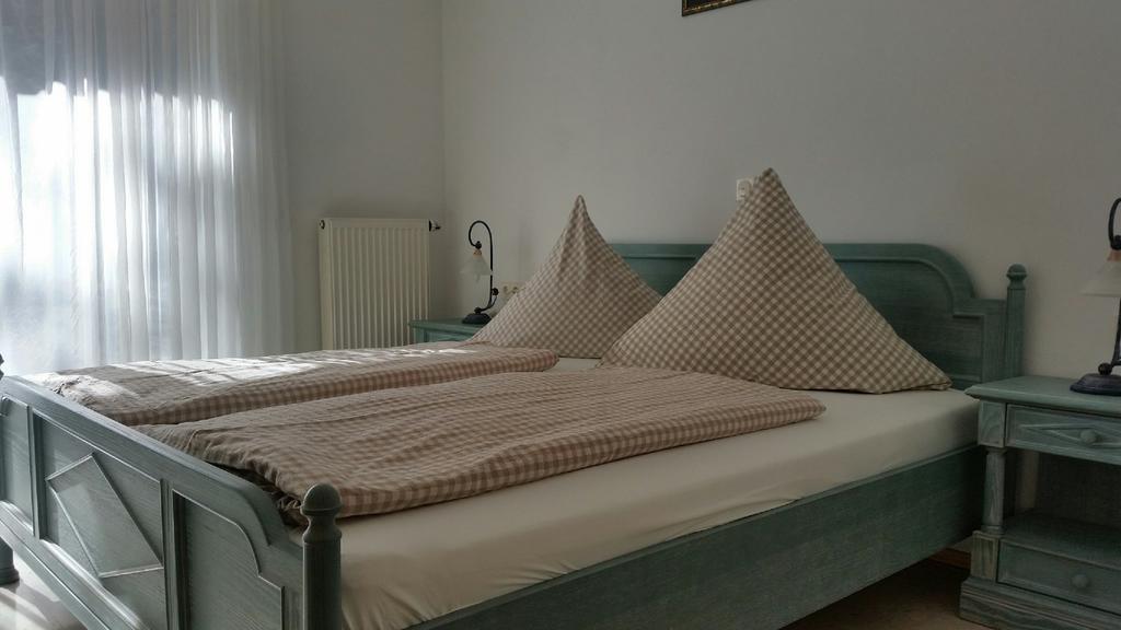 Hotel-Pension Haus Hubertus Weigendorf الغرفة الصورة