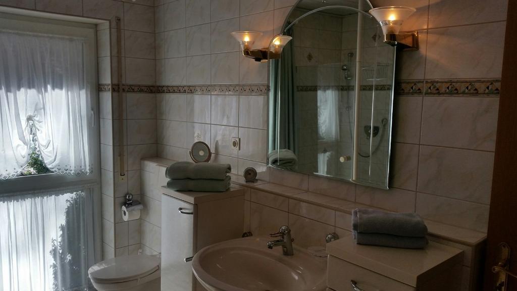 Hotel-Pension Haus Hubertus Weigendorf الغرفة الصورة