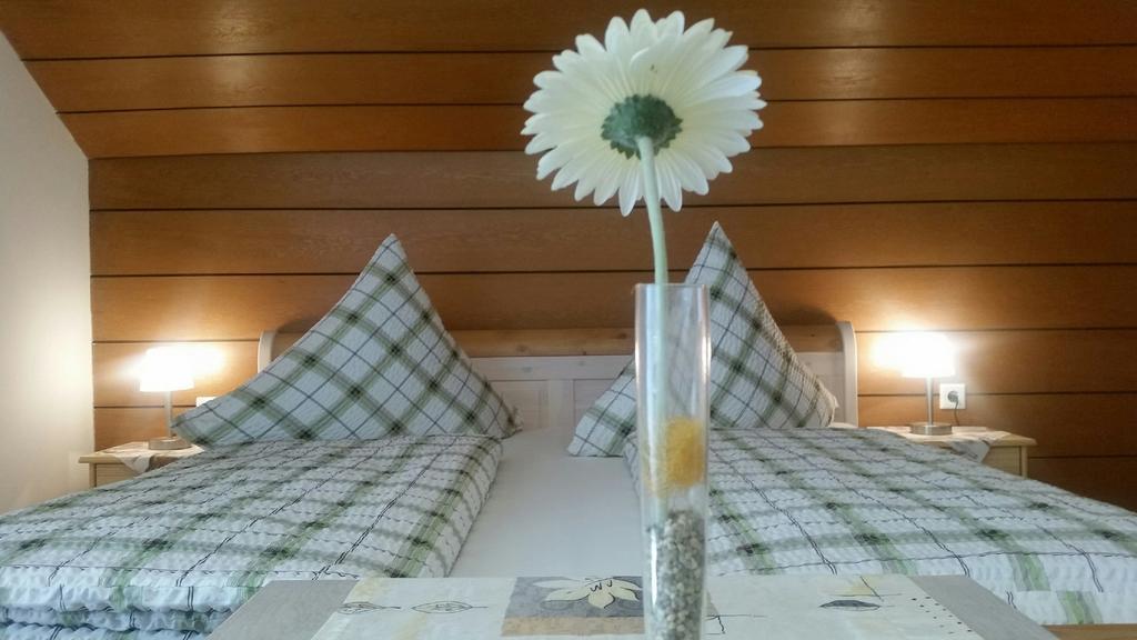 Hotel-Pension Haus Hubertus Weigendorf الغرفة الصورة